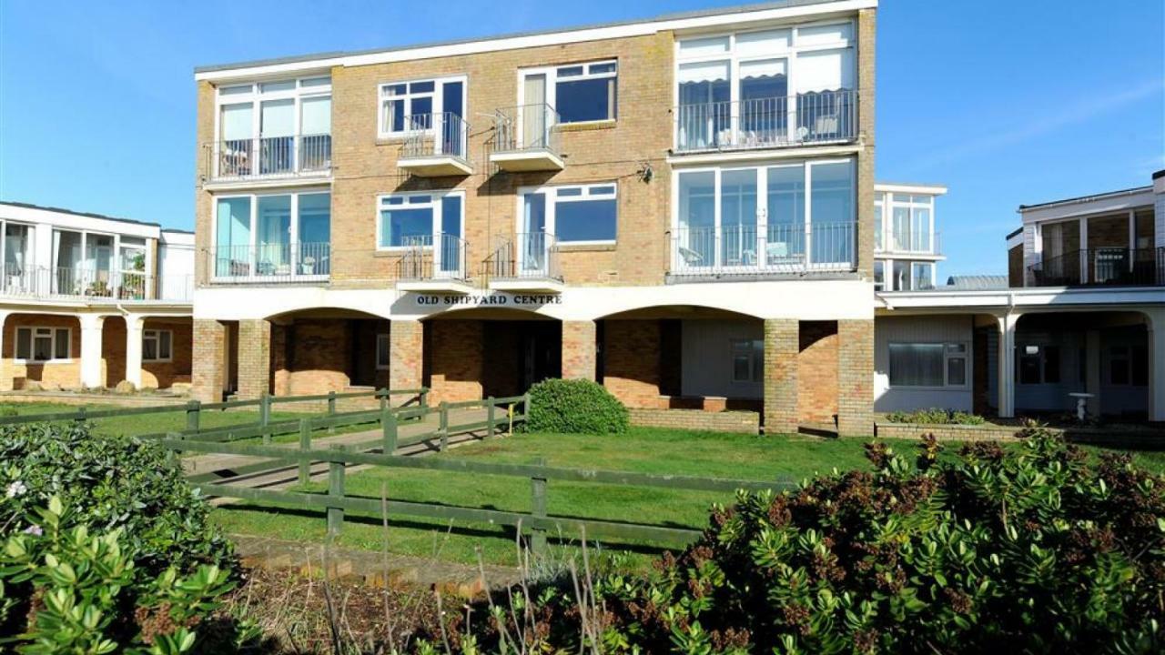 9 The Old Shipyard Apartment West Bay Exterior photo